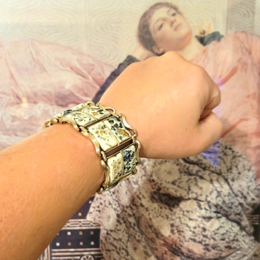 Rare Vintage Enamel Gold Flaked Coro Ornate Gold  Bracelet & Earrings Set - Picture 6 of 16